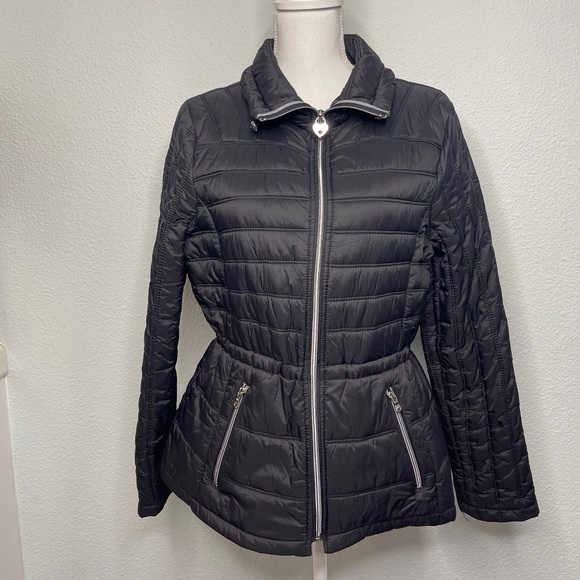 Guess Puffer Jacket, Size L, 25”H x 20” pit to pit and 24” sleeve - Picture 2 of 10